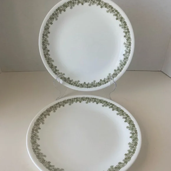 Corelle Spring Blossom Crazy Daisy Luncheon Salad Plates Set of 2. They are 8.5” - Picture 1 of 4
